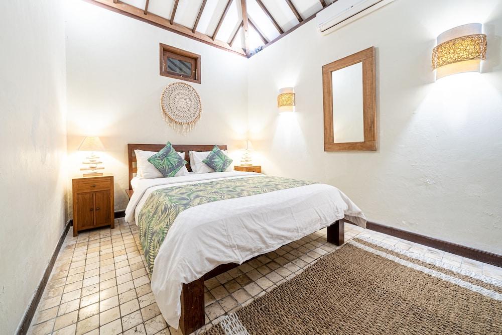 Tír na nÓg Beachfront Resort