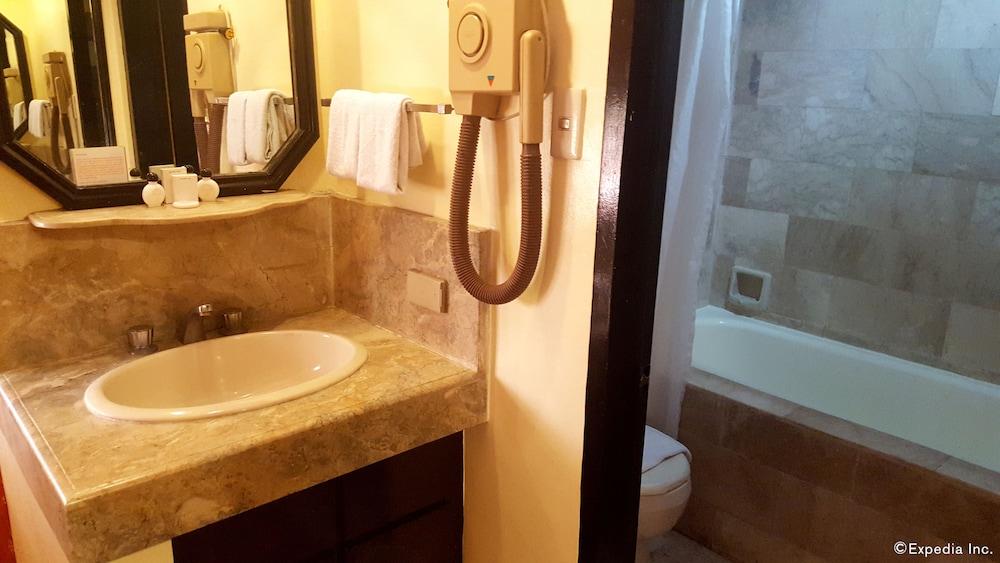 Lourdes Family Suites Makati powered by Cocotel