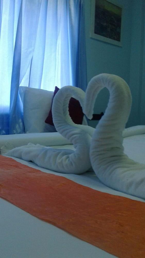 Khao Lak Traveller Lodge