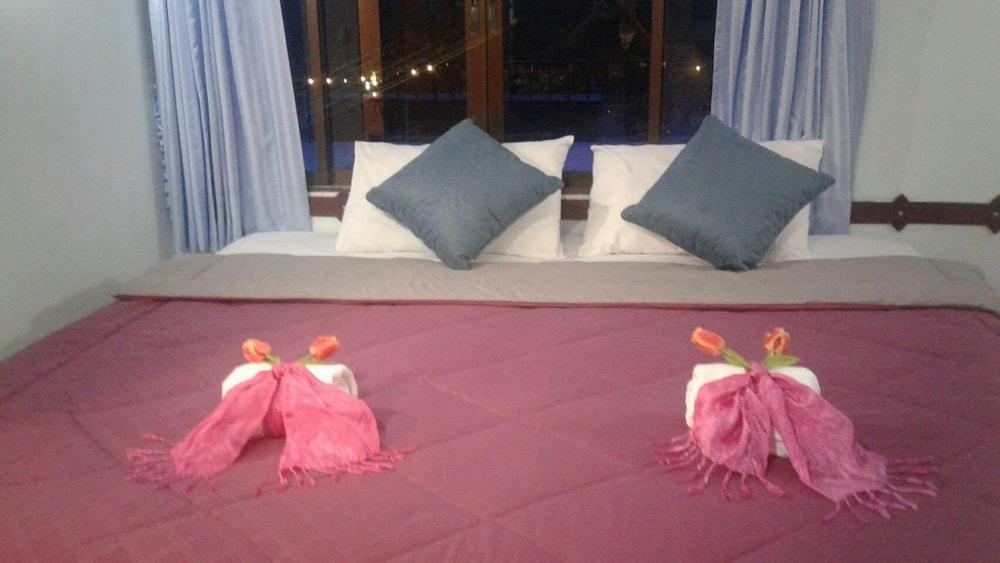 Khao Lak Traveller Lodge