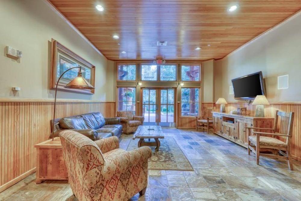 Jackpine Lodge 2 Bedroom Condo