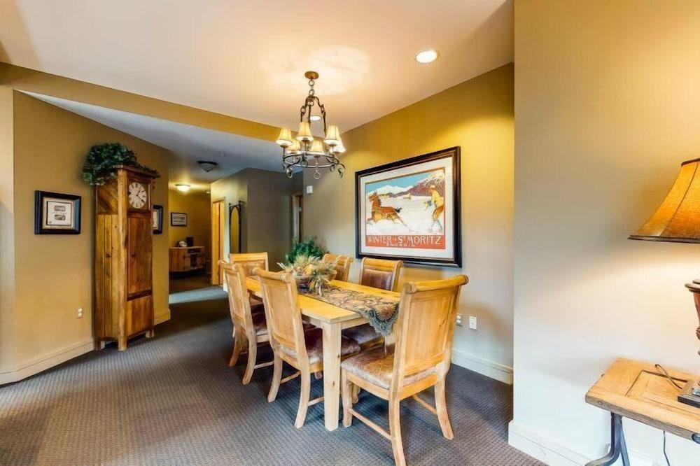 Luxury 3 Bedroom Mountain Condo in River Run Village with Beautiful Mountain Views and Walking Distance to Ski