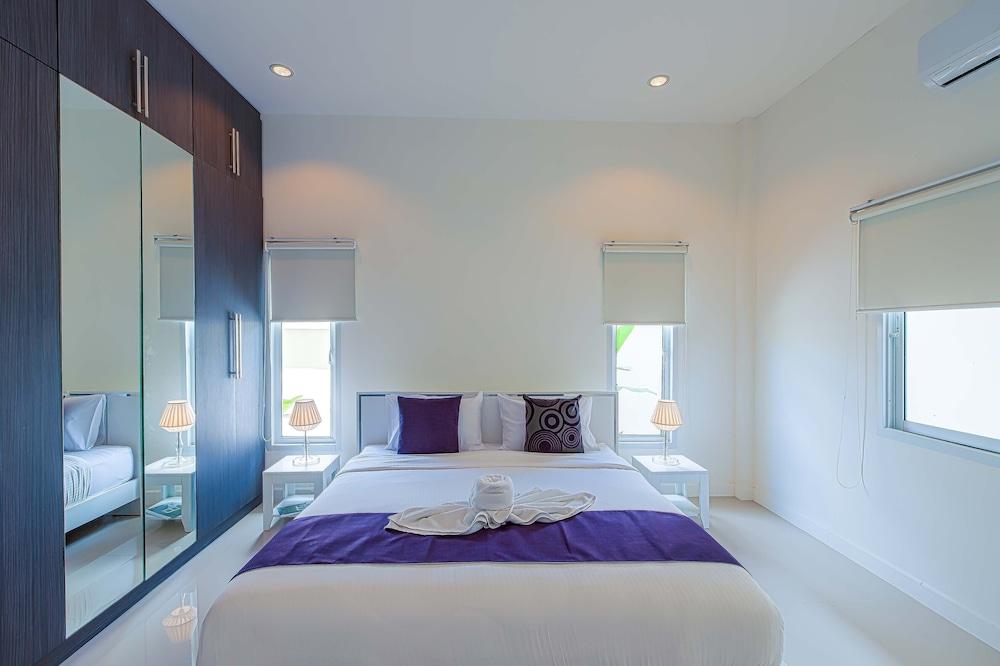 Tropical 4 Bedroom Pool Villa L21