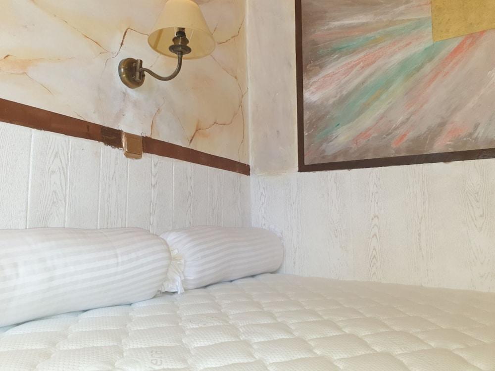 Room-spacious Room in Creta for 3 People
