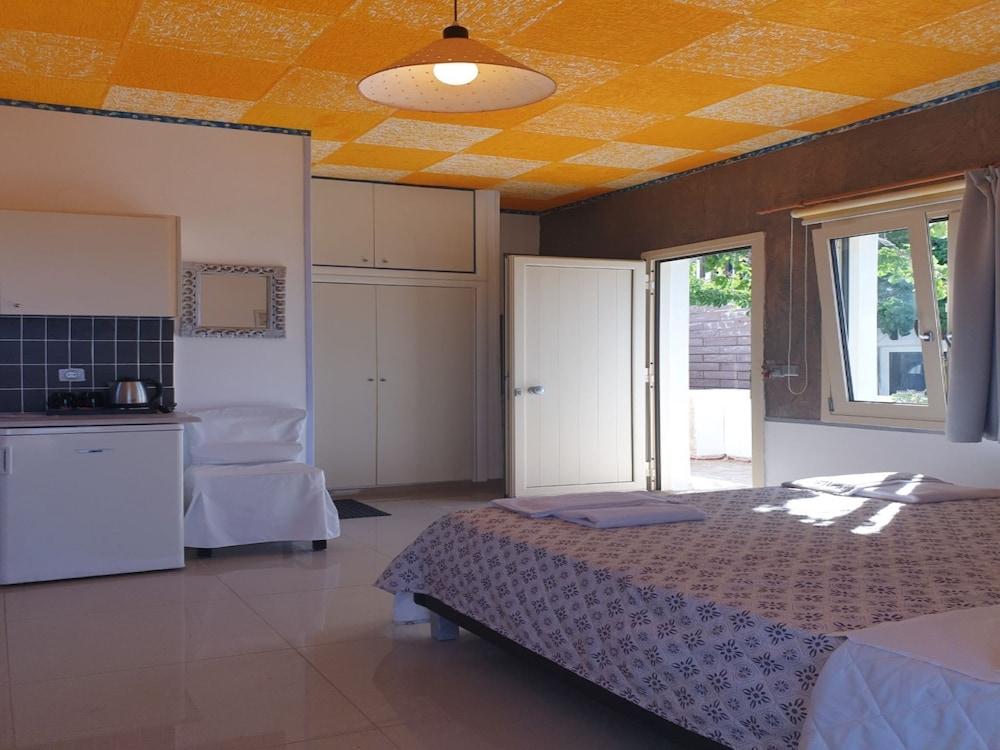 Room-spacious Room in Creta for 3 People