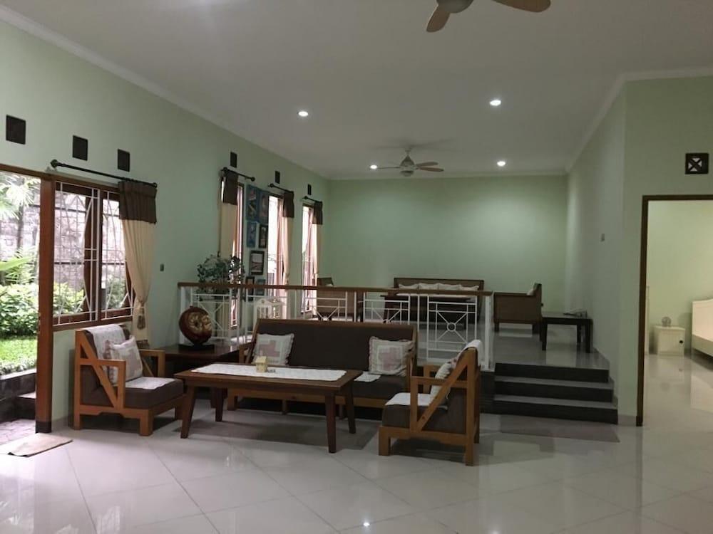 Sunny Guest House Lembang