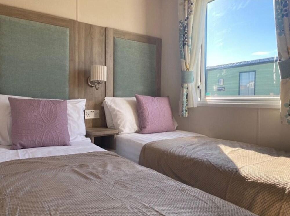 Bay View 37 Oceans Edge by PRL Lodge Hire