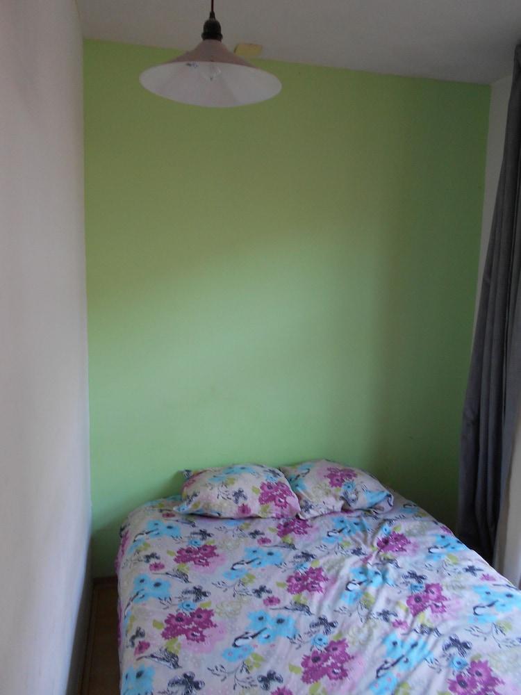 Room in Amsterdam Center No Parties Allowed