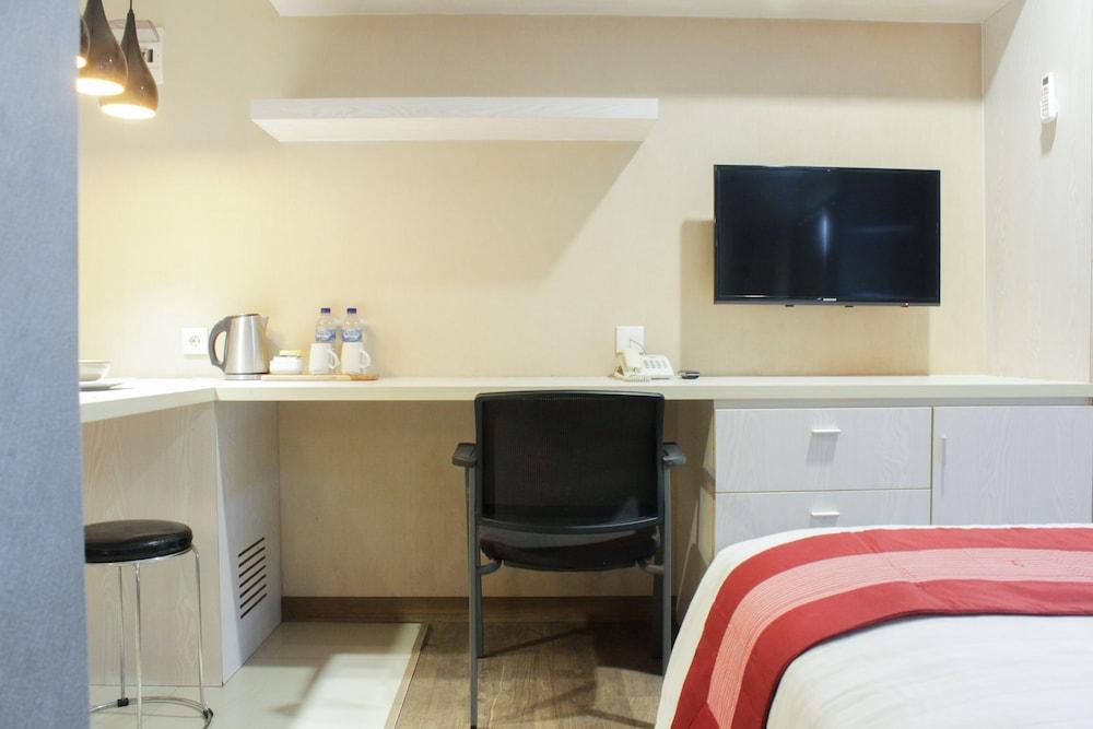 Student Park Apartment by NGINAP