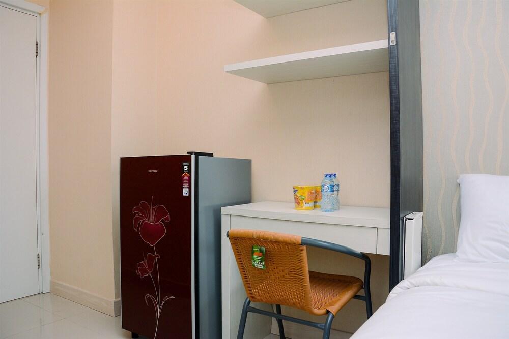 Comfy Studio Green Pramuka Apartment with City View