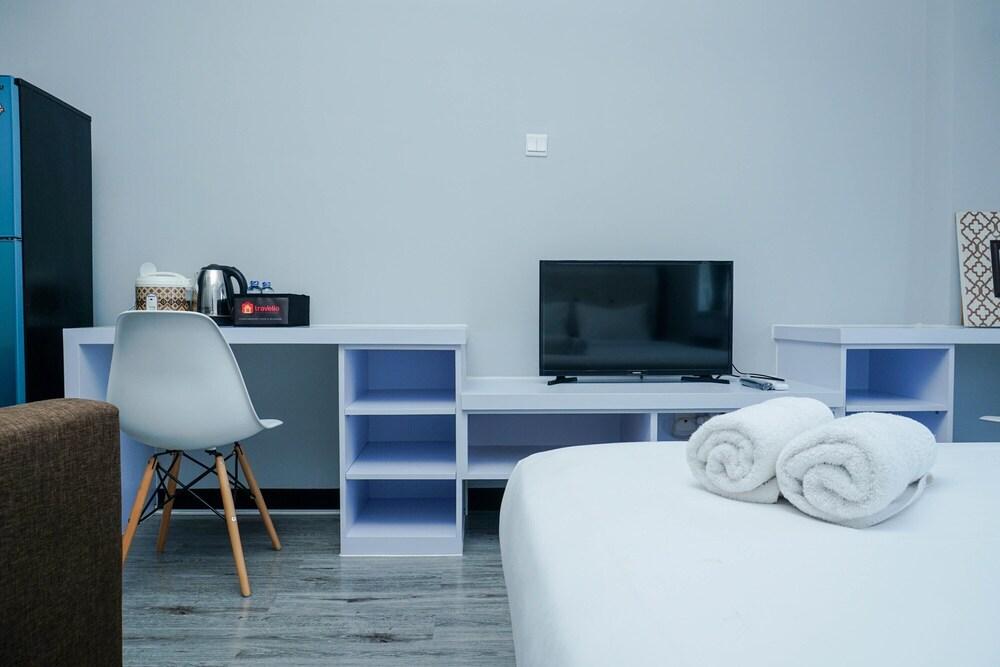 Cozy Studio Apartment at Puri Park View