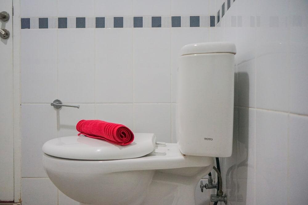 Minimalist Studio at Beverly 90210 Apartment