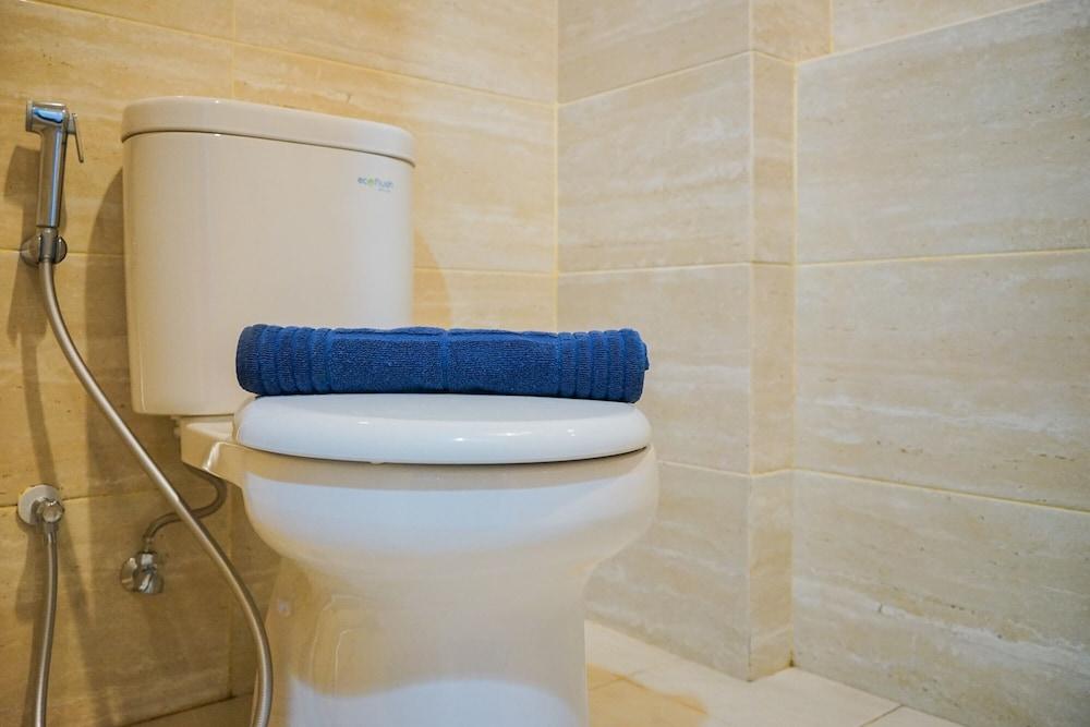 Minimalist and Comfy Studio Springwood Apartment