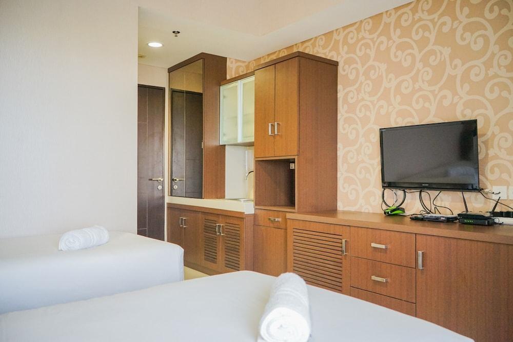 Compact and Cozy Studio Atria Apartment