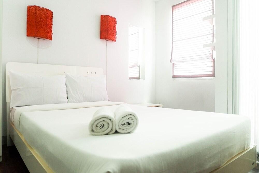 Comfy & Clean Studio Apartment at Puri Mas