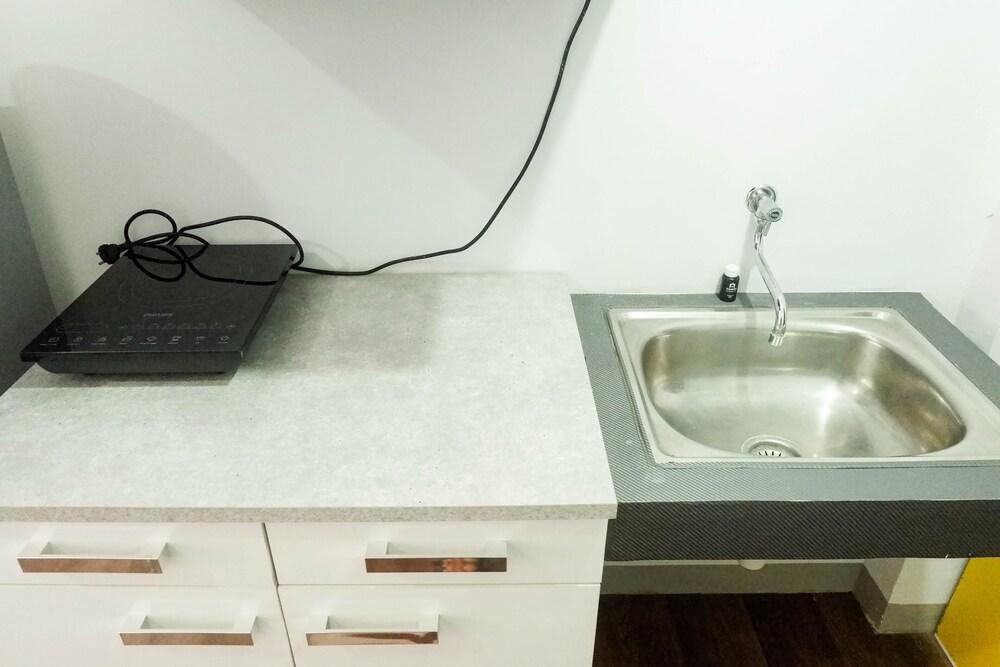 Comfy & Clean Studio Apartment at Puri Mas