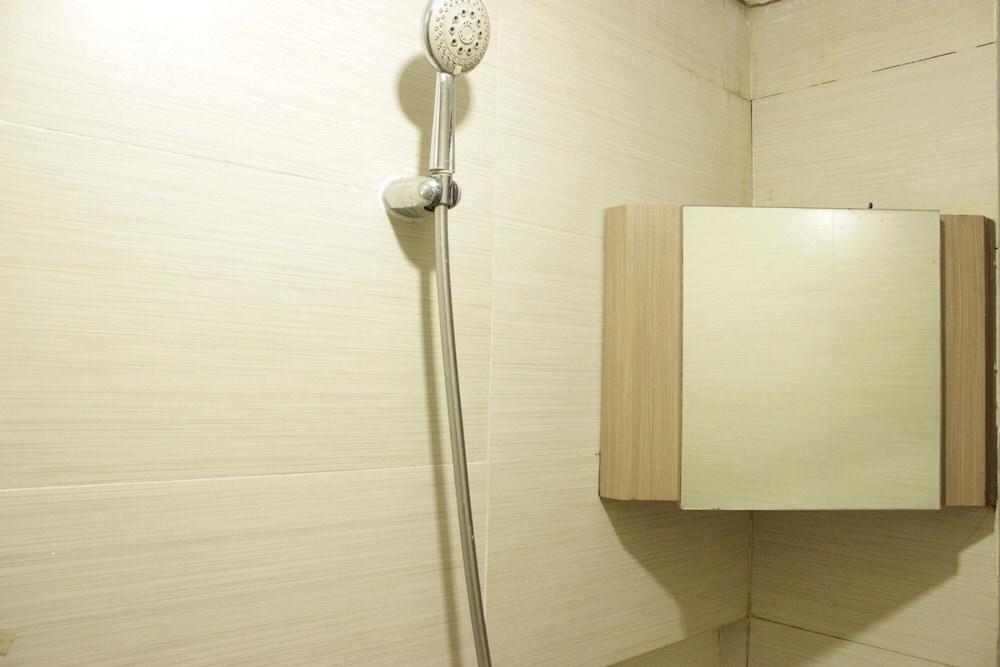 Relaxing Studio Room at Gateway Pasteur Apartment