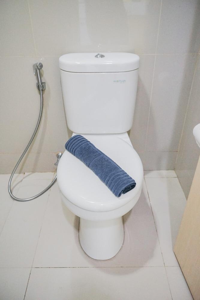 Studio Apartment at Tree Park Apartment