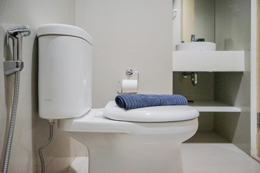 Studio Apartment at Tree Park Apartment