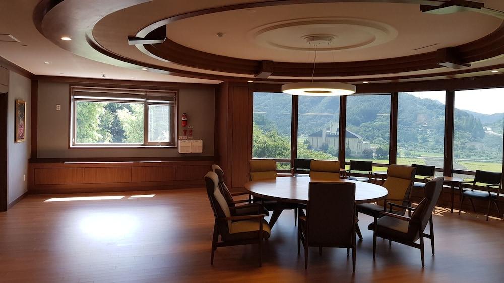 Moonkang S Spa Hotel