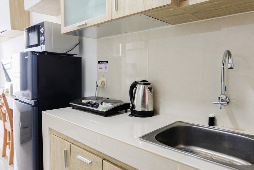 Clean and Tidy Studio Apartment at Springwood Residence