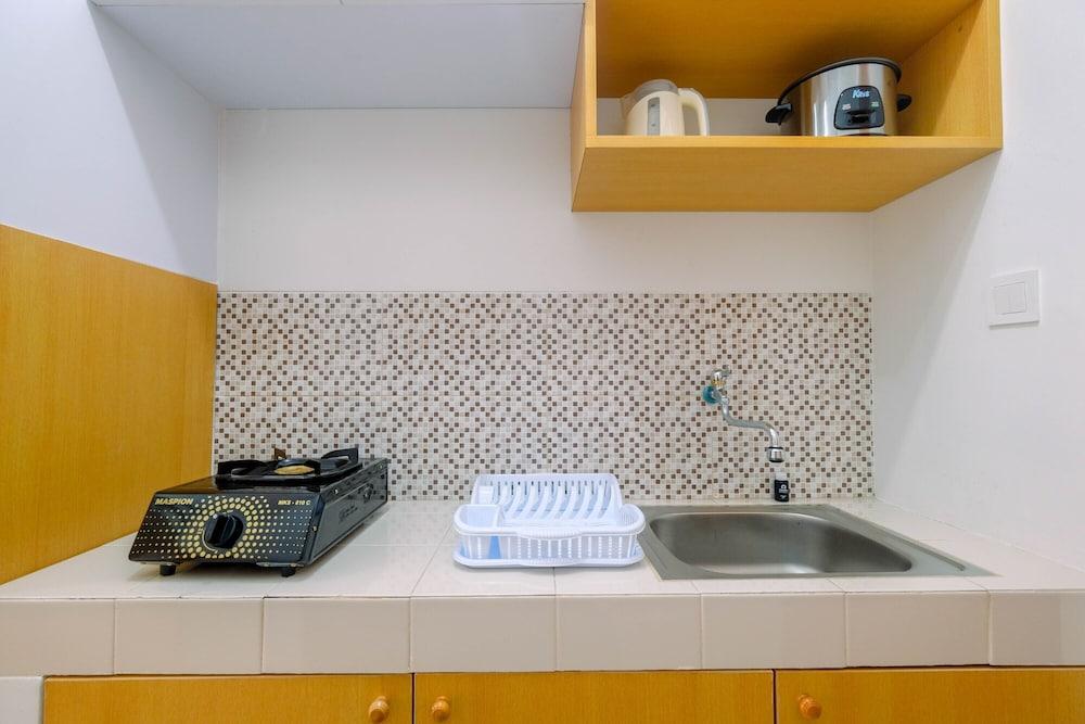 Minimalist and Comfortable Studio Dave Apartment