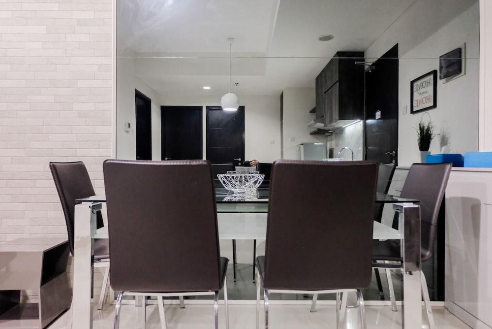 Bright 2BR Apartment at Paramount Skyline