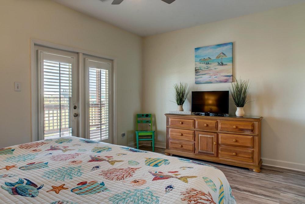 Dauphin Charm - 2237 Bienville