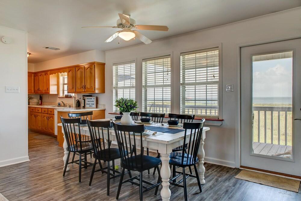 Saltaire - 2440 Bienville