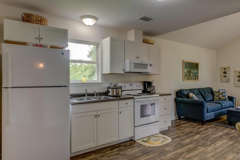 Coconut Cottage - 1109 Chaumont