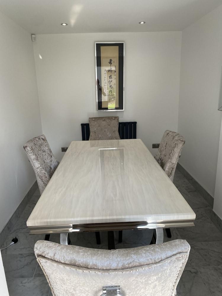 Beautiful Stunning Peaceful 6-bed Showhome Eco Uk