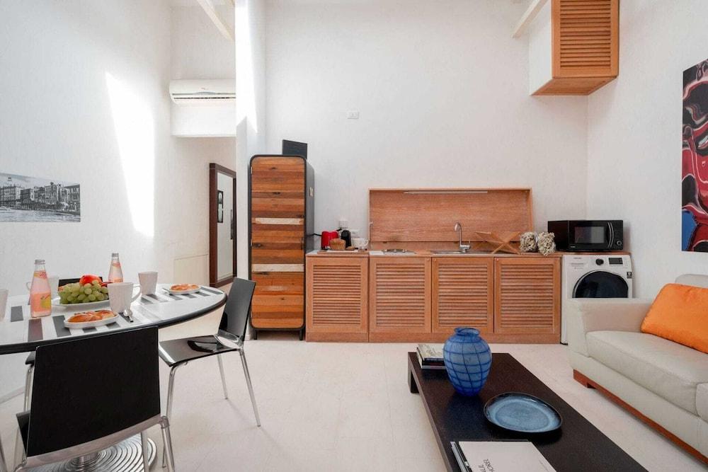 The Waterview Alcove