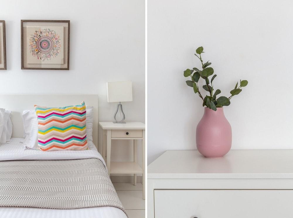 Modern + Bright 2BR With Dubai Marina Views!