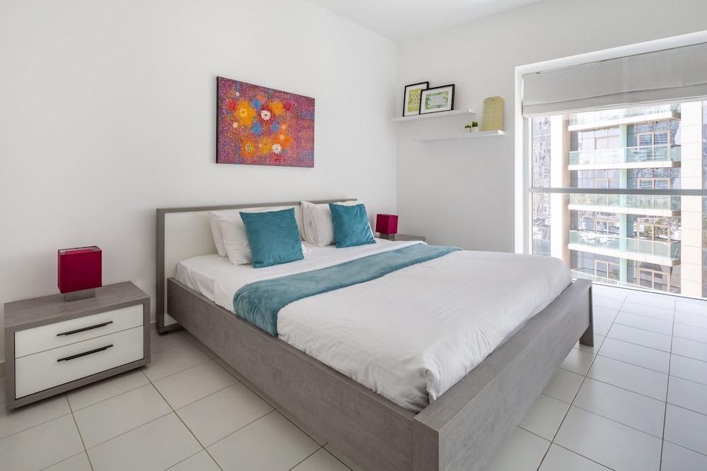 Modern + Bright 2BR With Dubai Marina Views!