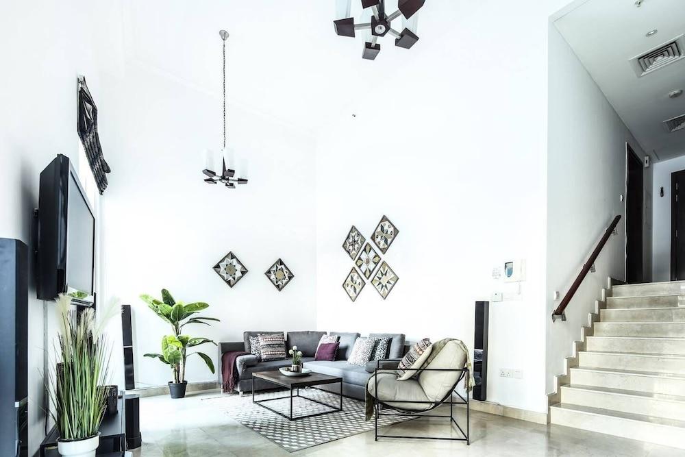 Remarkable & Gorgeous 1BR Loft in Jbr!