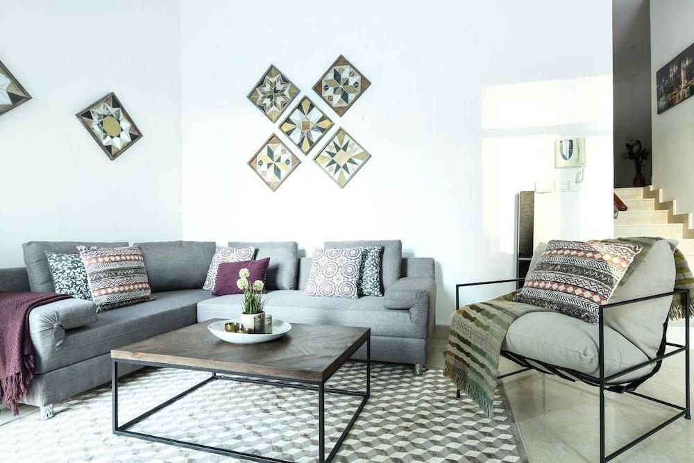 Remarkable & Gorgeous 1BR Loft in Jbr!