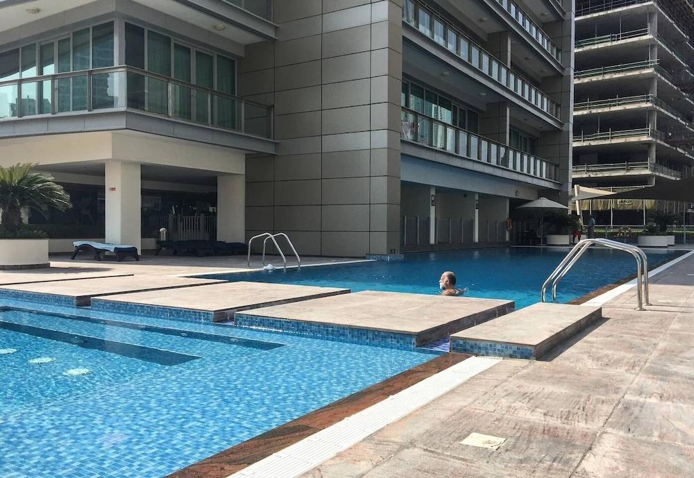 Spacious Studio in new 8 Boulevard Walk!