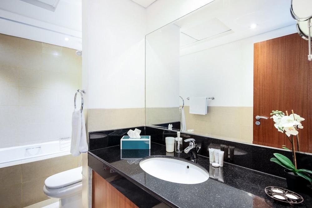 Spacious Studio in new 8 Boulevard Walk!