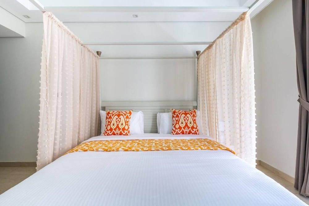 Regal & Modern 2BR With Study in Downtown Dubai - Sleeps 5!