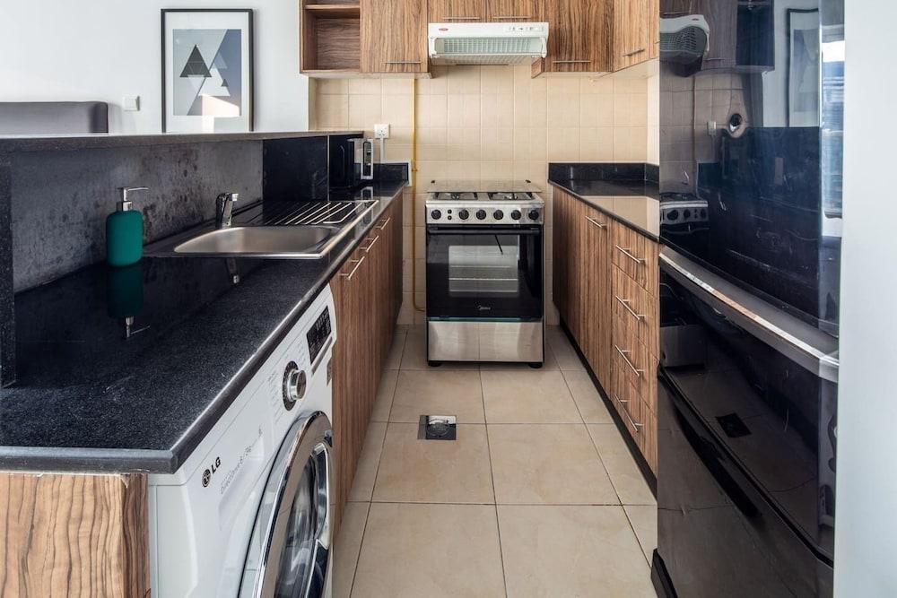 Modern Rustic Studio Apartment in Downtown Dubai