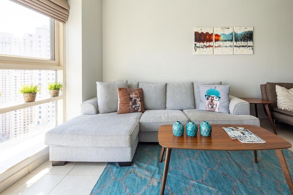 Stylish + Bright 1BR With Dubai Marina Views!