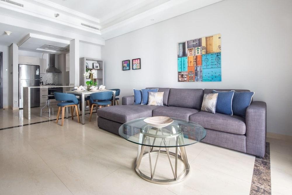 Spacious & Adorable 1BR in Downtown Dubai