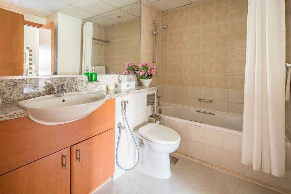 Spacious 1BR in The Greens!