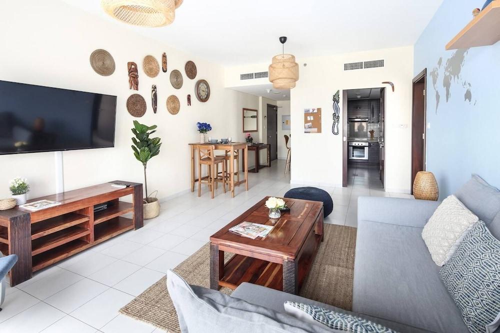 Trendy & Modern 1BR in Marina - Sleeps 4!
