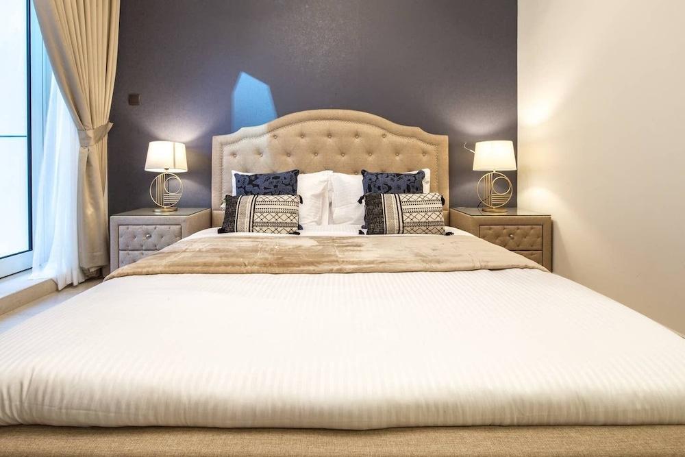 Uniquely Elegant 2BR In Prestigious Downtown Dubai!