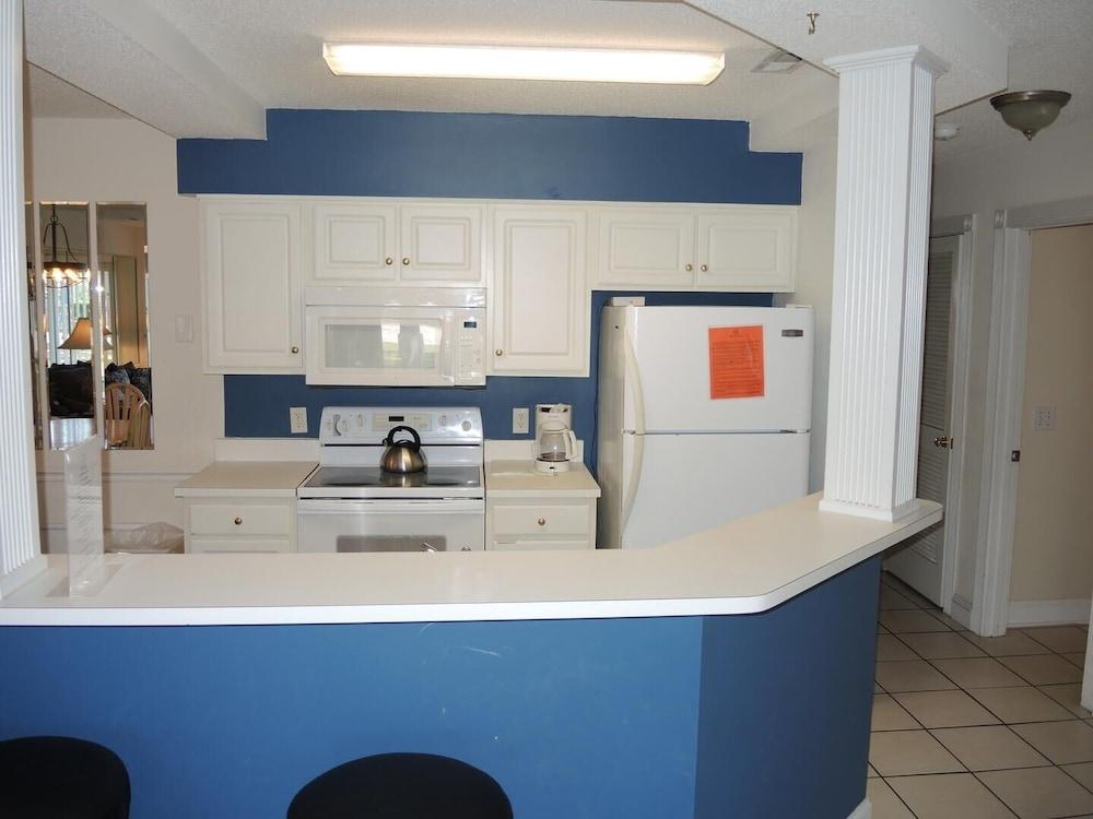 1202m 1 Bedroom Condo by RedAwning