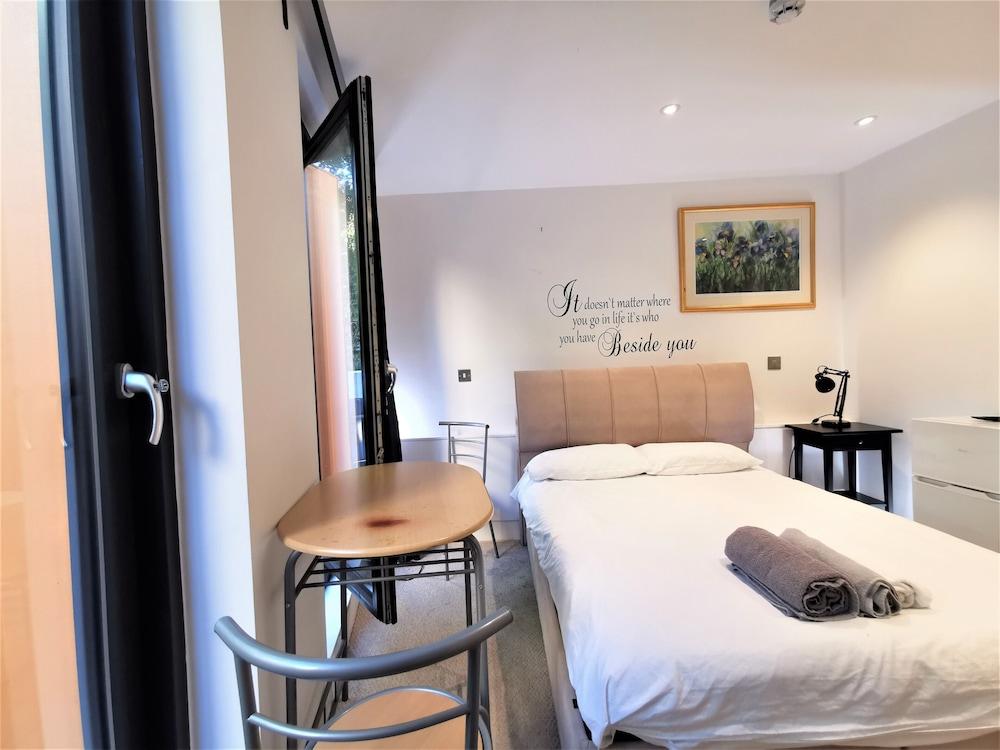 Double Room with Balcony - 3b