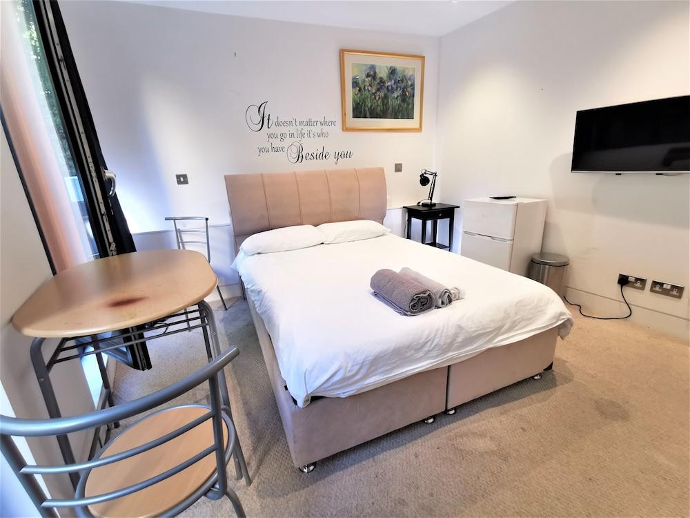 Double Room with Balcony - 3b