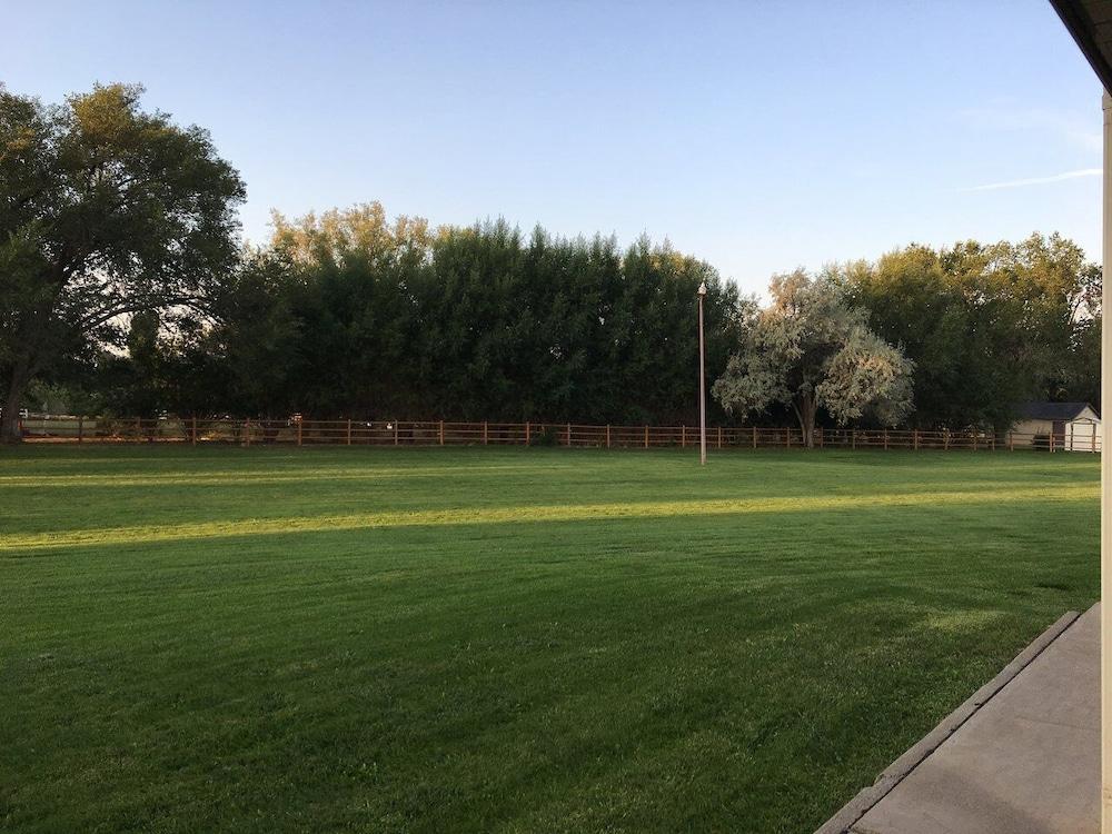 Red Arrow Inn & Suites, a Travelodge by Wyndham