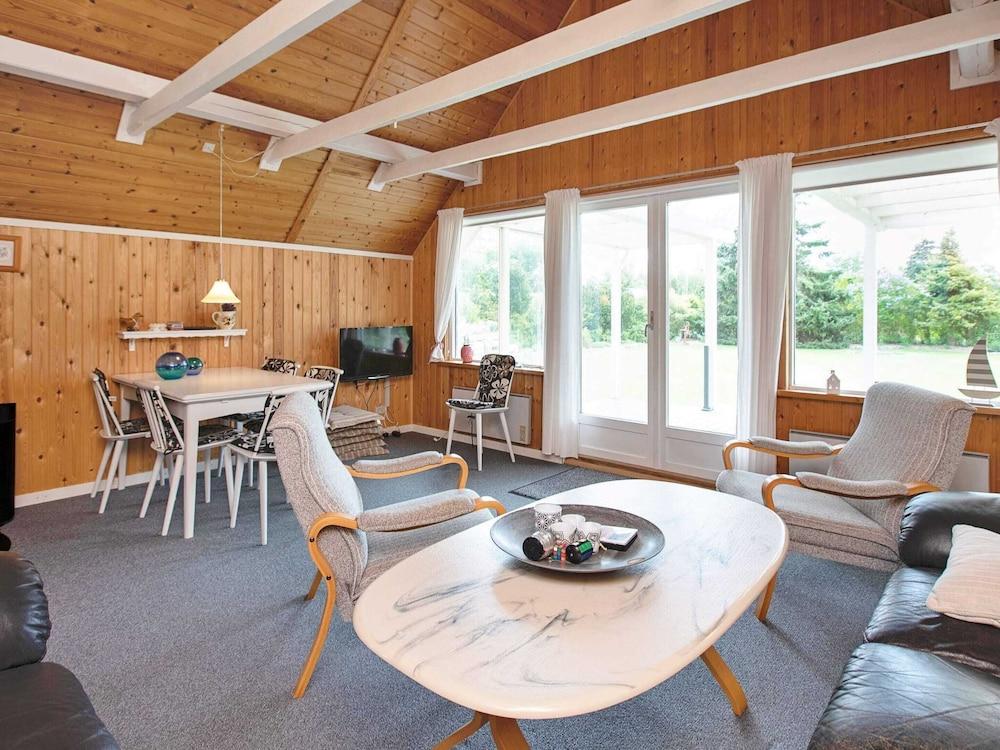 Seaside Serenity in Hummingen-by Traum